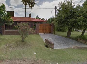 Casa · 95m² · 2 Ambientes · 2 Cocheras · Casa en Venta en Ensenada - Dacal Bienes Raíces