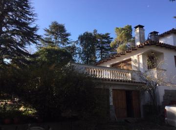 Casa · 350m² · 7 Ambientes · 2 Cocheras · Casa con Parque Perimetral en La Falda