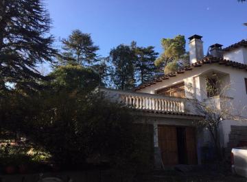 Casa · 350m² · 7 Ambientes · 4 Cocheras · Casa con Parque Perimetral en La Falda