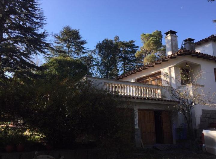 Casa · 350m² · 7 Ambientes · 4 Cocheras