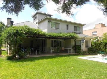 Casa · 290m² · 5 Ambientes · 3 Cocheras · Casa en Venta: 5 Ambientes: Altos del Sol 290 m² Const