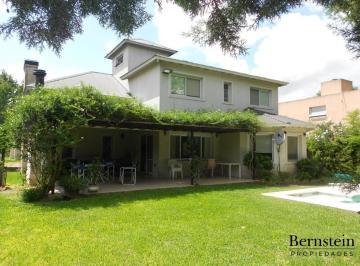 Casa · 290m² · 5 Ambientes · 3 Cocheras · Casa en Venta: 5 Ambientes: Altos del Sol 290 m² Const