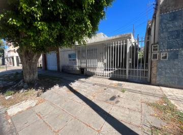 Casa · 150m² · 4 Ambientes · 1 Cochera · El Palomar Casa Al Frente de 4 Ambientes con Cochera F: 5274