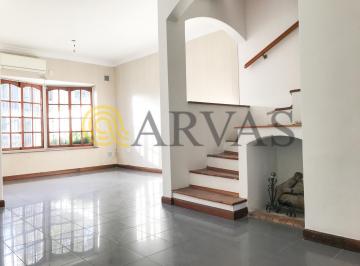 Casa de 4 ambientes, San Fernando · Punta Chica – Triplex Entre Avs