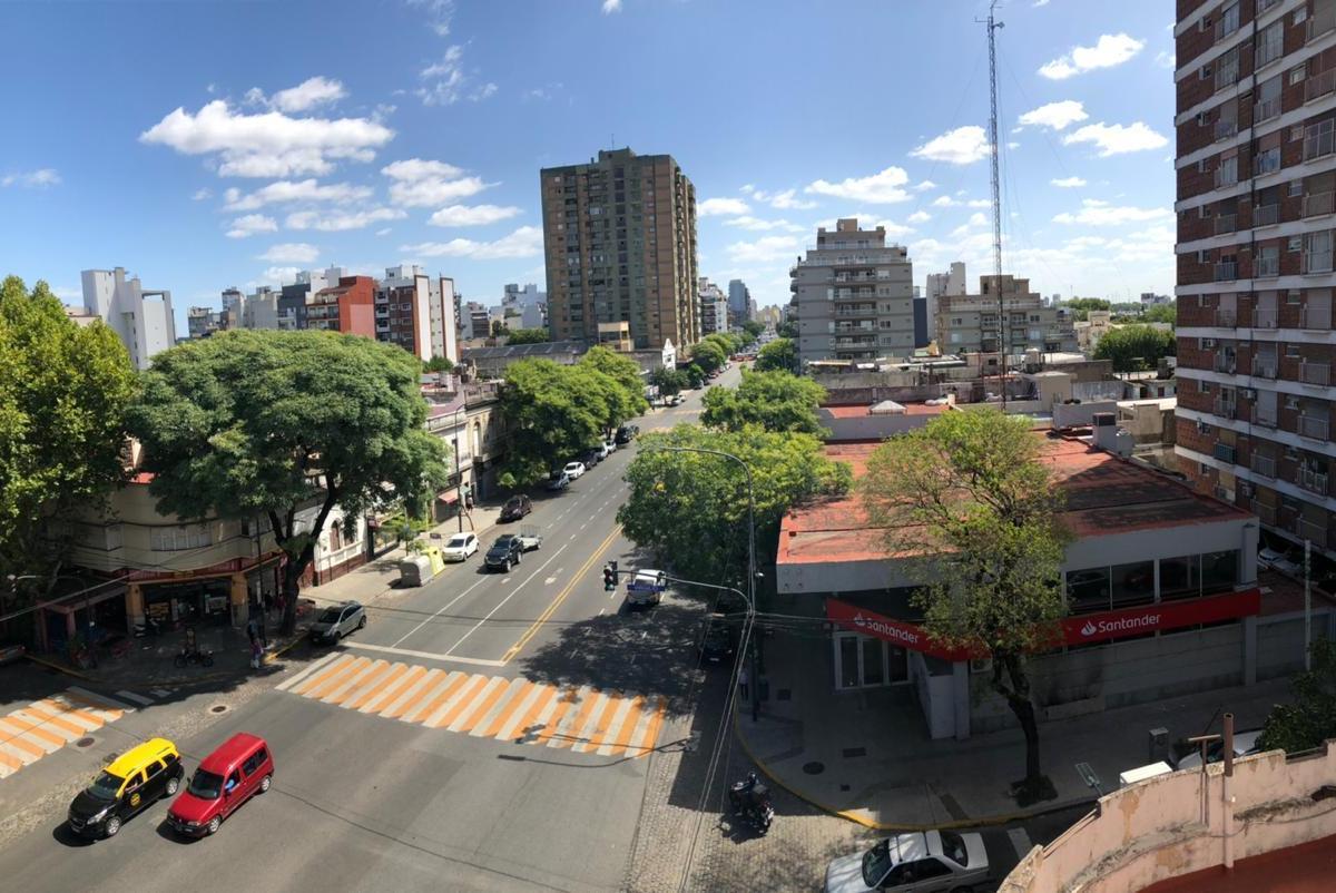 AV RIVADAVIA 9685. Entre Manzoni y Dante