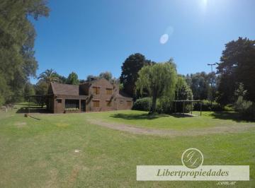 Quinta vacacional · 220m² · 5 Ambientes · Excelente Quinta Parquizada en El Remanso