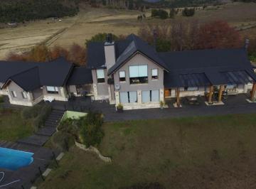 Casa · 700m² · 7 Dormitorios · Casa - San Martin de Los Andes