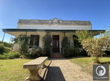 Casa · 200m² · 7 Ambientes · 2 Cocheras · Casa de 5 Dorm. a Reciclar en Venta Roldan Ideal Proyecto