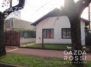 Casa · 140m² · 5 Ambientes · 1 Cochera · Casa en Adrogue