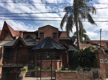 Casa · 284m² · 6 Ambientes · 2 Cocheras · Hermoso Chalet 6 Amb. en Venta - Ituzaingó Norte