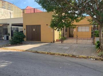 Casa · 170m² · 4 Ambientes · 2 Cocheras · Casa Reciclada, Excelente Acceso.