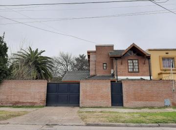 Casa · 300m² · 4 Ambientes · 1 Cochera · Hermosa Casa 4 Ambientes en Venta - Moreno