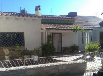 Casa de 6 ambientes, Ciudad de Mendoza · Casa Sexta Sección, Lugones