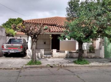 Casa · 101m² · 3 Ambientes · 1 Cochera · Chalet Moron Sur Residencial