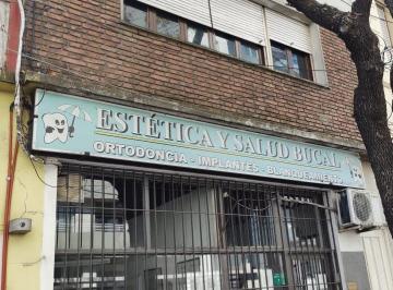 PH de 2 ambientes, Lomas de Zamora · Amplio Departamento Tipo Casa Al Frente en Primer Piso por Escalera