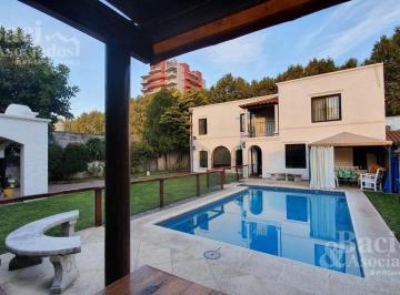 Casa · 420m² · 10 Ambientes · 2 Cocheras · Casa - Monte Grande