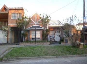 Casa de 10 ambientes, Almirante Brown · Chalet 2 Plantas