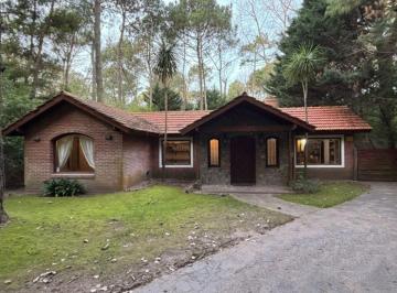 Casa de 4 ambientes, Cariló · A1 - Casa en Venta de 3 Dorm. C/ Cochera en Cariló - Urutau 1300.