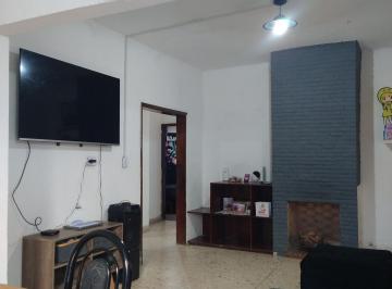 Casa de 3 ambientes, Tres de Febrero · Casa Tres Ambientes en Lote Propio con Dos Locales Al Frente
