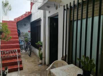 Casa · 80m² · 4 Ambientes · Apto Credito! Casa PH en Venta en Ramos Mejia Sur
