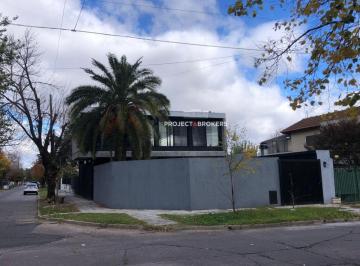Casa de 5 ambientes, Morón · Casa Minimalista de 4 Habitaciones