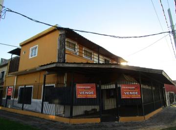 Casa · 157m² · 6 Ambientes · 1 Cochera · Venta de Casa y Deptos. en un Mismo Lote