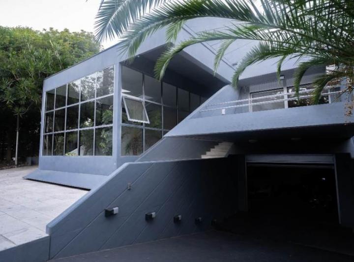 Casa · 970m² · 5 Ambientes · 2 Cocheras