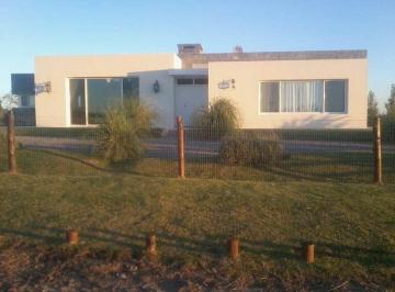 Casa · 164m² · 3 Ambientes · 1 Cochera · Casa en Country