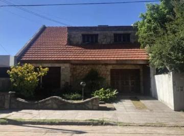 Casa · 195m² · 4 Ambientes · 2 Cocheras · Casa - Ramos Mejia