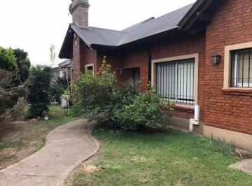 Casa · 280m² · 9 Ambientes · 1 Cochera · Hermosa Propiedad en Ricardone