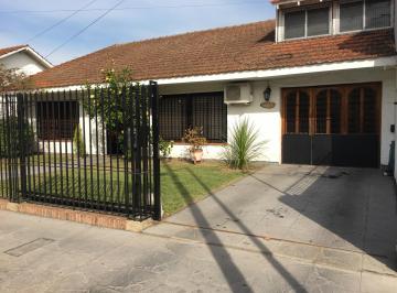 Casa de 4 ambientes, Almirante Brown · Chalet Sobre Amplio Lote de 13x45. Oportunidad