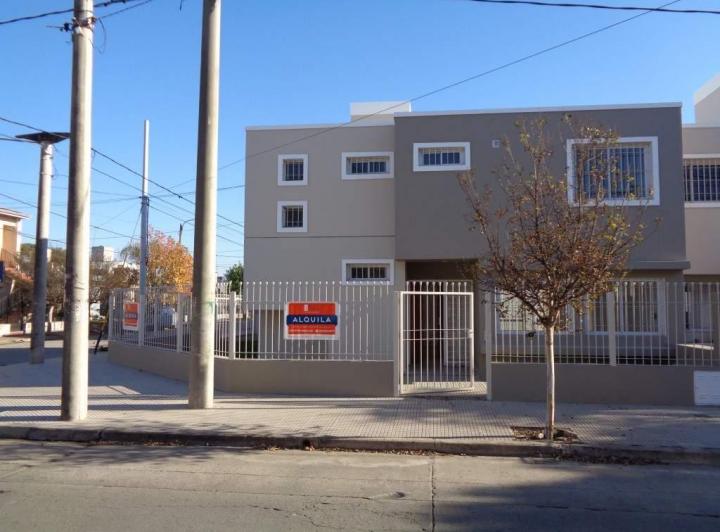 Casa · 160m² · 4 Ambientes · 2 Cocheras