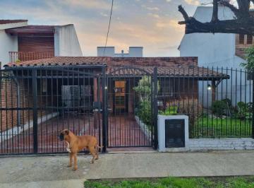 Casa de 4 ambientes, Hurlingham · Casa 4 Amb. en Parque Johnston