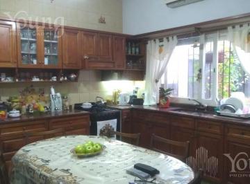 Casa · 146m² · 3 Ambientes · 1 Cochera · Venta Casa en Bernal