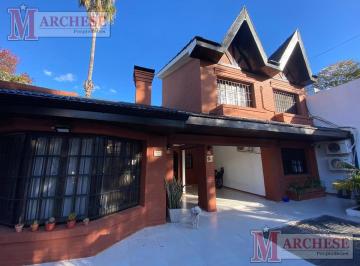 Casa · 230m² · 4 Ambientes · 2 Cocheras · Chalet 4 Ambientes en Haedo Norte