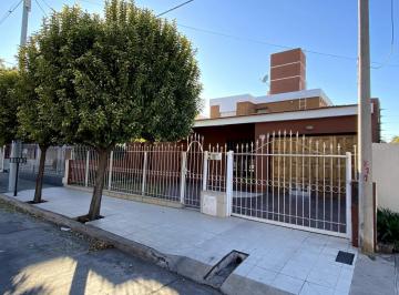 Foto · Casa de 4 Dorm. en Venta en Villa Cabrera - Apto Bancor