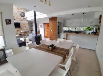 Casa · 180m² · 4 Ambientes · 2 Cocheras · Casa en Venta Barrio Malibu Canning