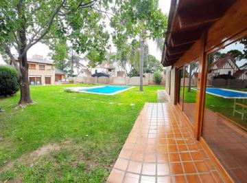Casa · 519m² · 6 Ambientes · 1 Cochera · Cerro de Las Rosas Casa en Venta 5 Dorm. Pileta Quinch