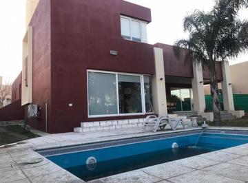 Casa · 350m² · 4 Ambientes · 1 Cochera · Casa en Venta Valle Escondido 3 Dorm. Pileta Quincho