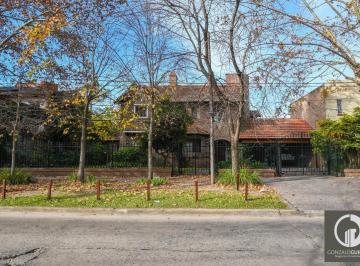 Casa · 500m² · 9 Ambientes · 3 Cocheras · Casa Venta 5 Dorm. Quincho Jardin Piscina Fisherton