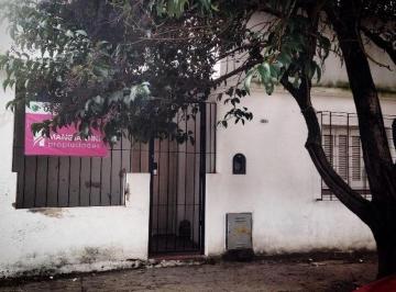 Casa · 200m² · 3 Ambientes · Retasada - Oportunidad - Casa a Reciclar