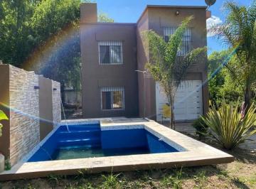 Casa · 1400m² · 4 Ambientes · 3 Cocheras · Casaquinta con Muelle Privado en Canal Irigoyen