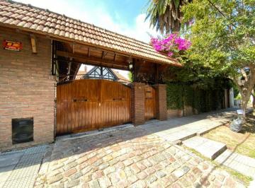 Casa de 4 ambientes, Lomas de Zamora · Lucio Vicente Lopez 658 - Temperley / Chalet Ingles de 4 Amb