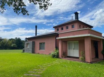Casa de 4 ambientes, La Plata · Casa Sobre 4 Lotes en Barrio El Rodeo