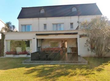 Casa · 300m² · 4 Ambientes · 2 Cocheras · Casa en Septiembre