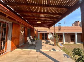 Casa · 300m² · 4 Ambientes · 2 Cocheras · Oportunidad Casa Venta Esquina Arguello Heriberto Martinez