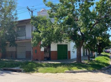 Casa · 275m² · 3 Ambientes · 1 Cochera · Casa Pb y Pa con Local