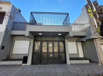 Casa · 160m² · 4 Ambientes · 1 Cochera · Excelente Ubicación