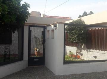 Casa · 180m² · 4 Ambientes · 1 Cochera · Excelente Estado