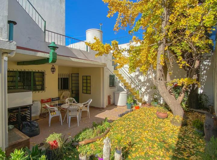 Casa · 230m² · 5 Ambientes · 1 Cochera